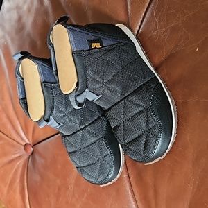NIB Teva ReEmber Mid Slip-On